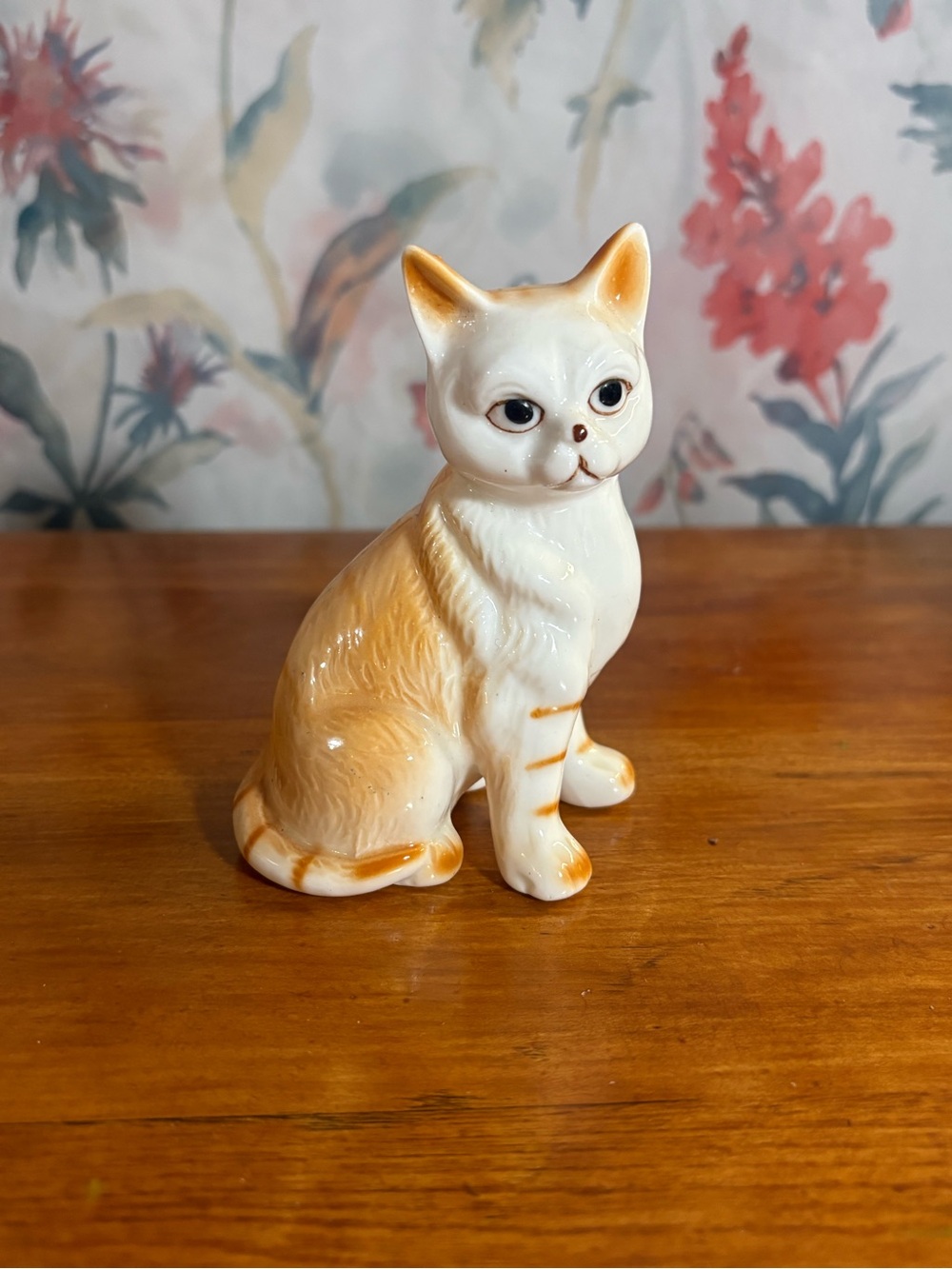 Vintage Ceramic Cat Figurine - White and Tan Decorative Pet Statue
